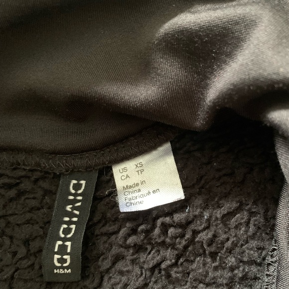 Girls Faux Shearling Jacket sweater size:XS colour:brownish black brand from-H&M - Picture 3 of 3